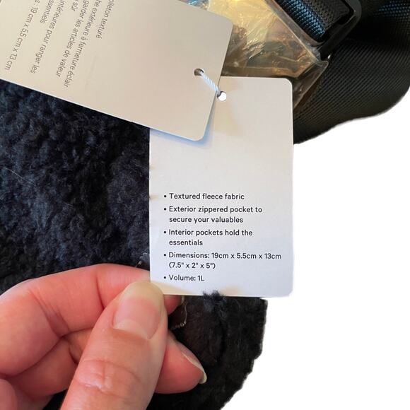 NWT Lululemon Everywhere Belt Bag Fleece 1L – Black | NWT Sherpa Waist Bag 727G - Picture 9 of 9
